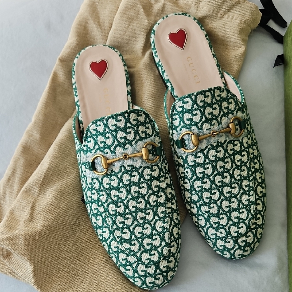 NWOT Gucci Green and Cream Mules with Intricate Design. Princeton horsebit